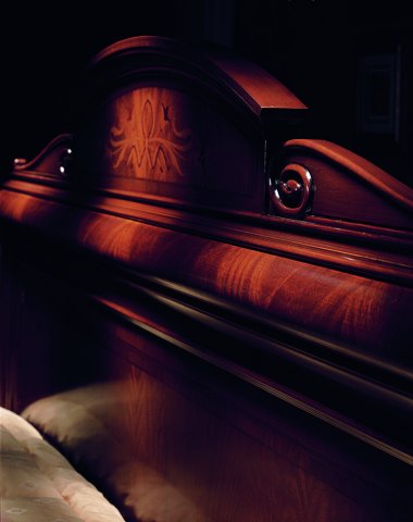 verona walnut bed detail